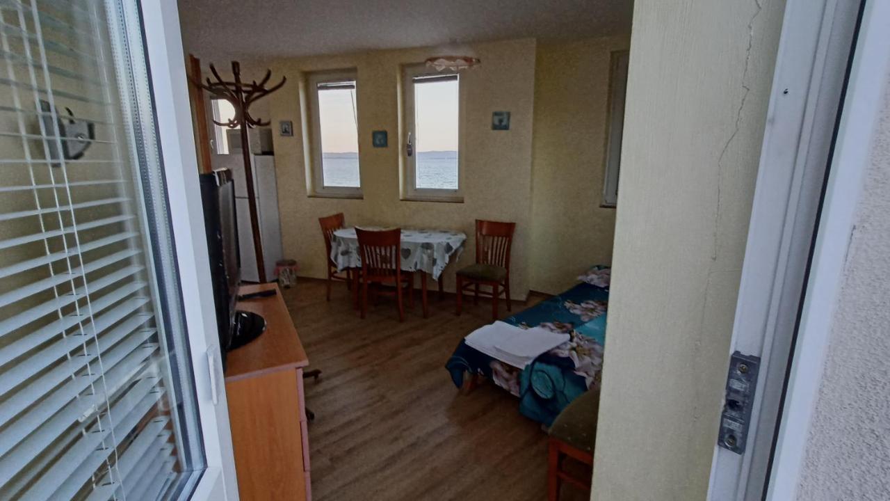 Nikolovi Home Apartments Pomorie Eksteriør billede